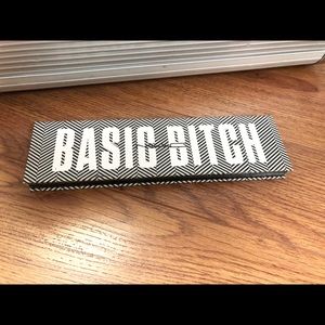 Mac Cosmetics- Basic Bitch Palette